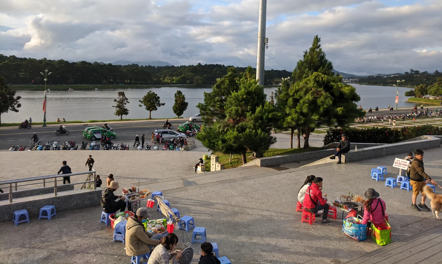 ho xuan huong thanh pho da lat