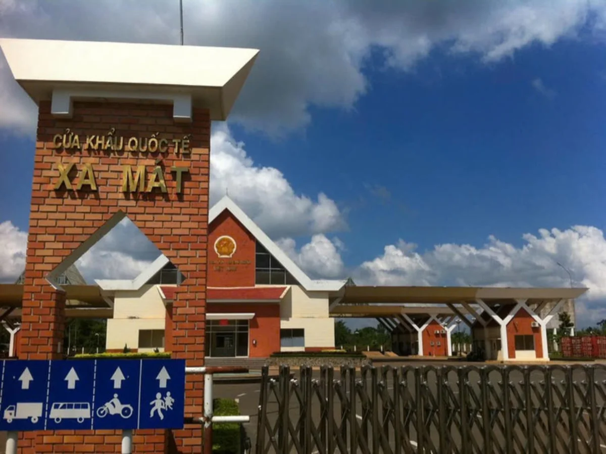 cua khau xa mat