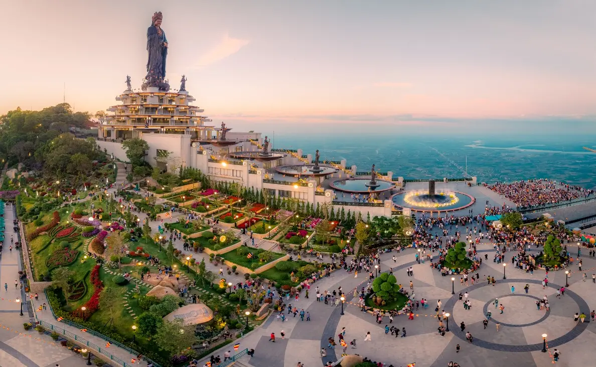 thuê xe 7 chỗ đi búi bà đen