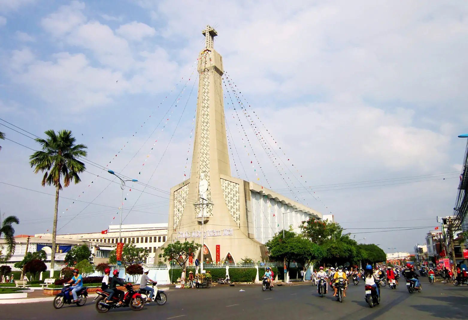 nha tho chanh toa long xuyen