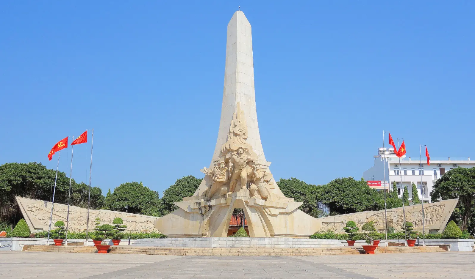 tượng đài chiến thắng Đồng Xoài
